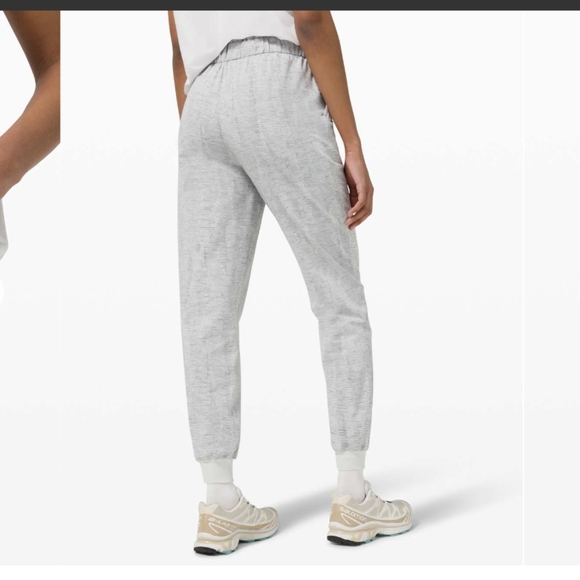 Lululemon Stretch High Rise Jogger size 4 - Picture 2 of 5